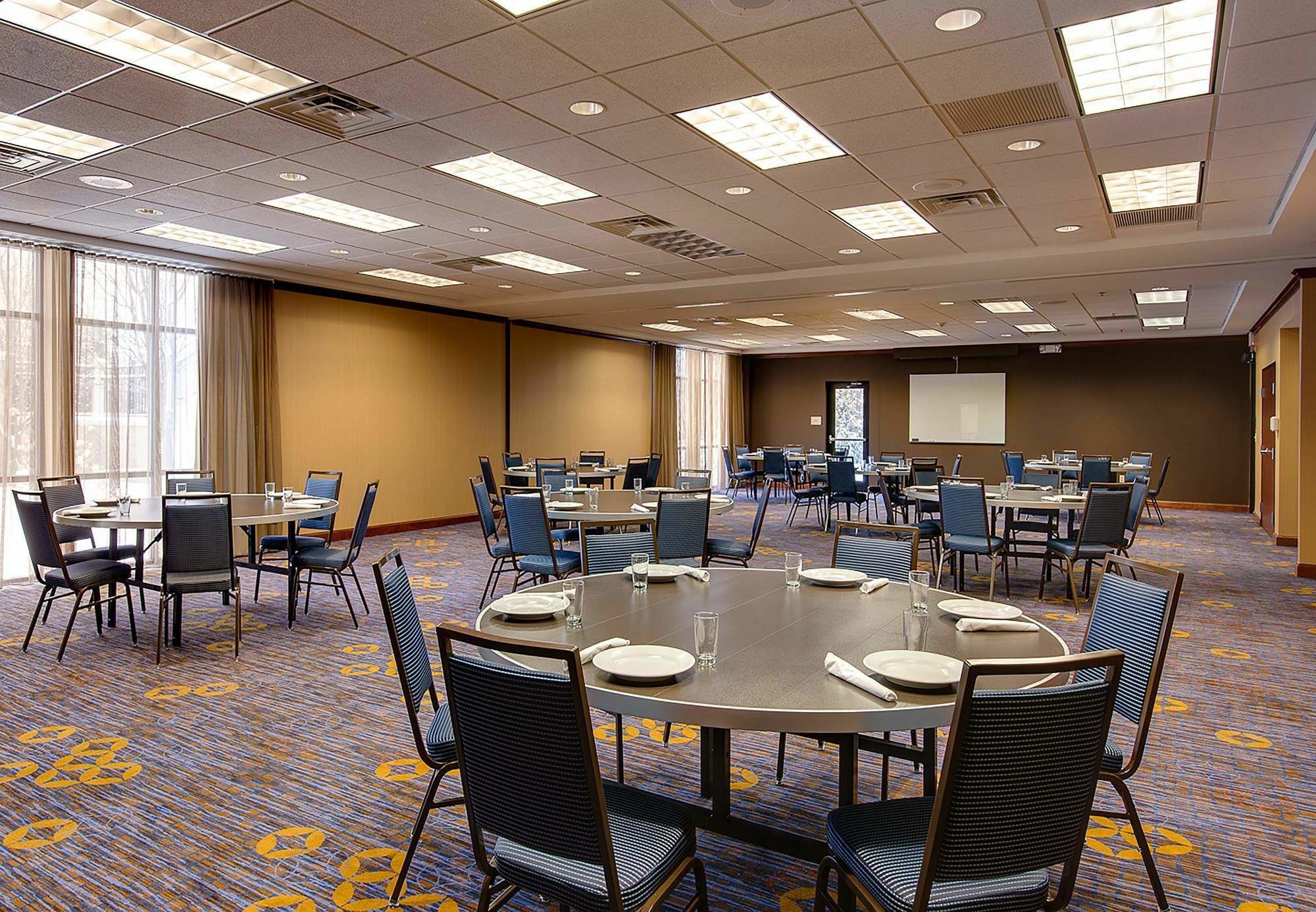 Courtyard By Marriott Chicago Schaumburg/Woodfield Mall Exterior photo